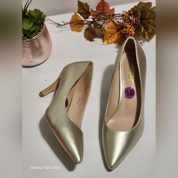 Shoes - Women's Gold Heels